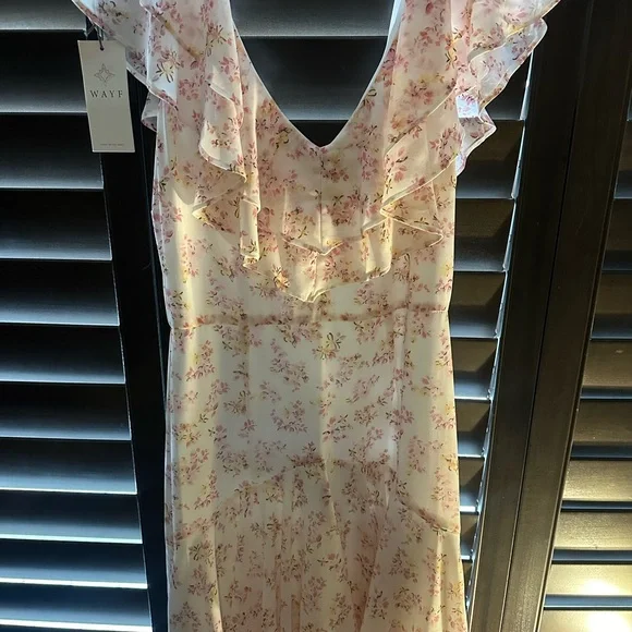 NWT. Floral WAYF Dress. Excellent condition. - Picture 8 of 11